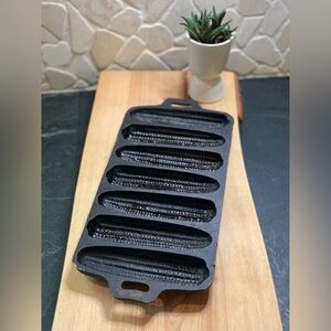 VINTAGE | Cast Iron Cornbread Pan | 2 of 2